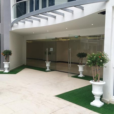 Luxury Business Suits In Grand Avenue By Pattaya City Estates Esterno foto