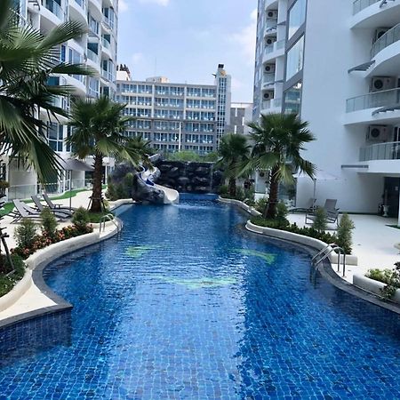 Luxury Business Suits In Grand Avenue By Pattaya City Estates Esterno foto