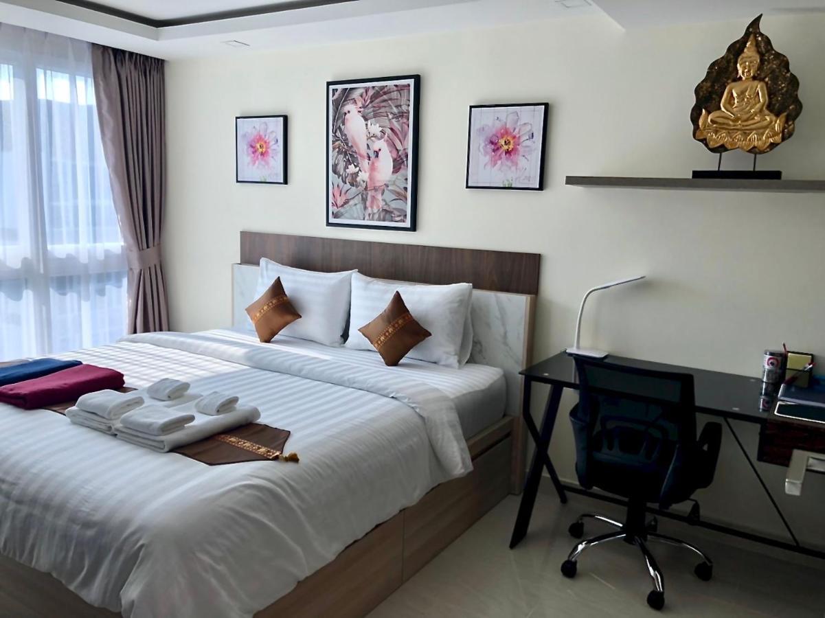 Luxury Business Suits In Grand Avenue By Pattaya City Estates Esterno foto