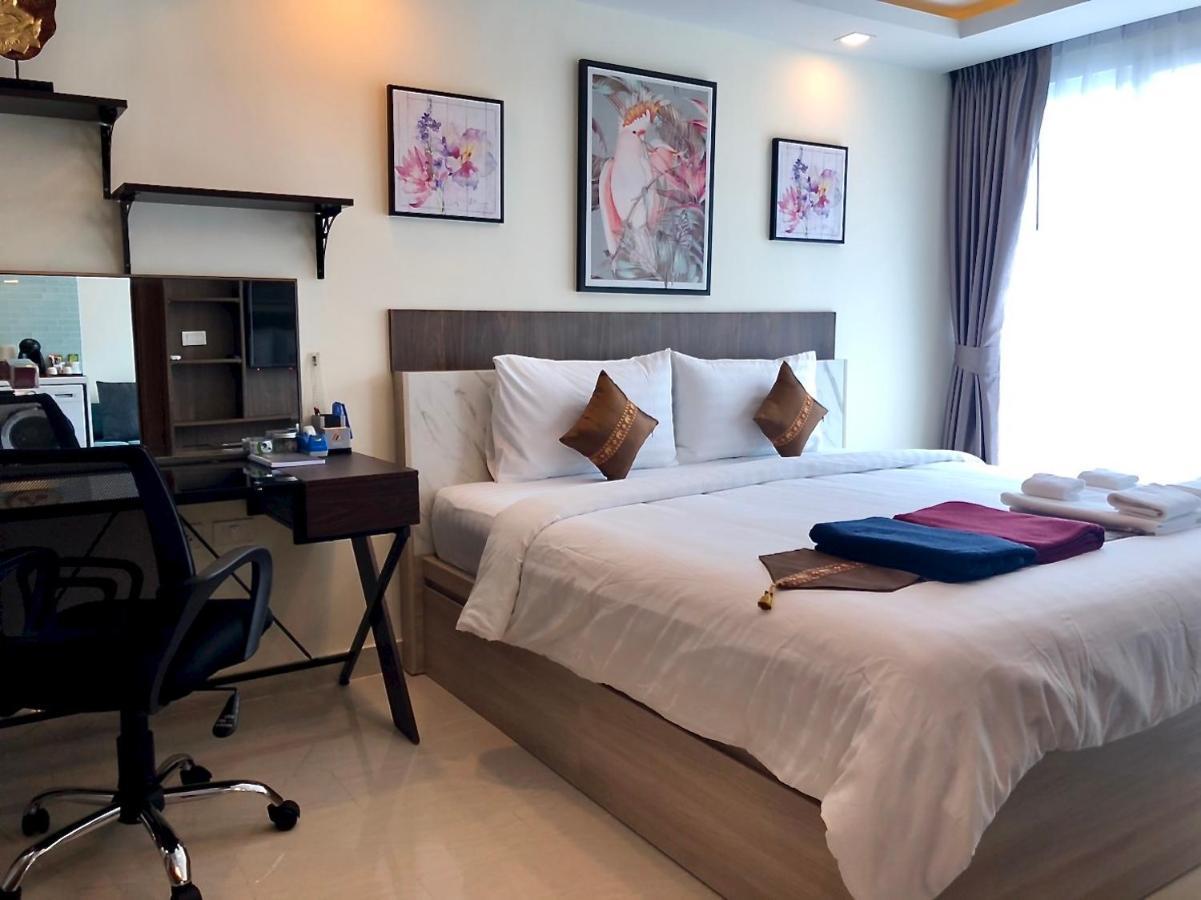 Luxury Business Suits In Grand Avenue By Pattaya City Estates Esterno foto
