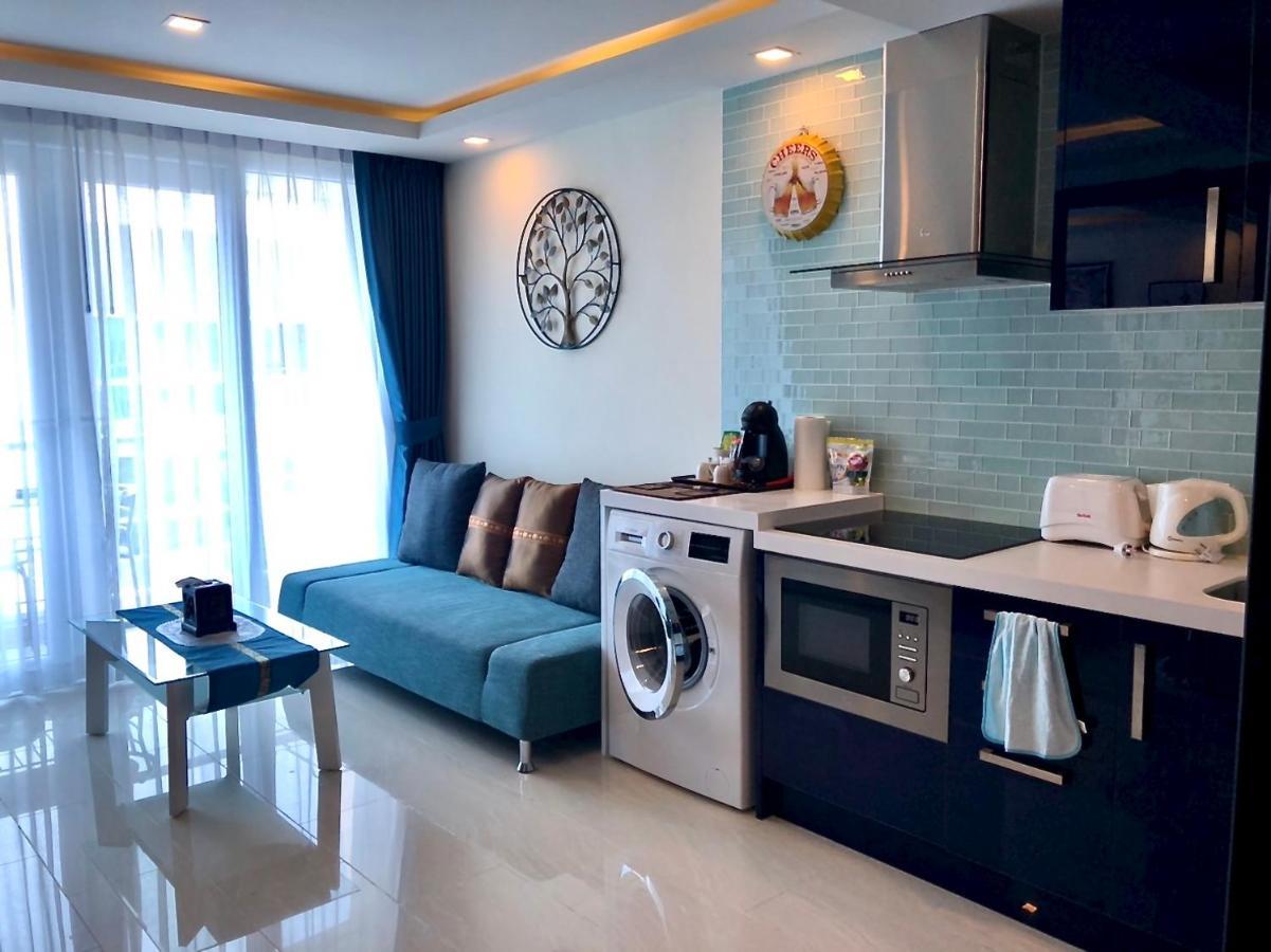 Luxury Business Suits In Grand Avenue By Pattaya City Estates Esterno foto