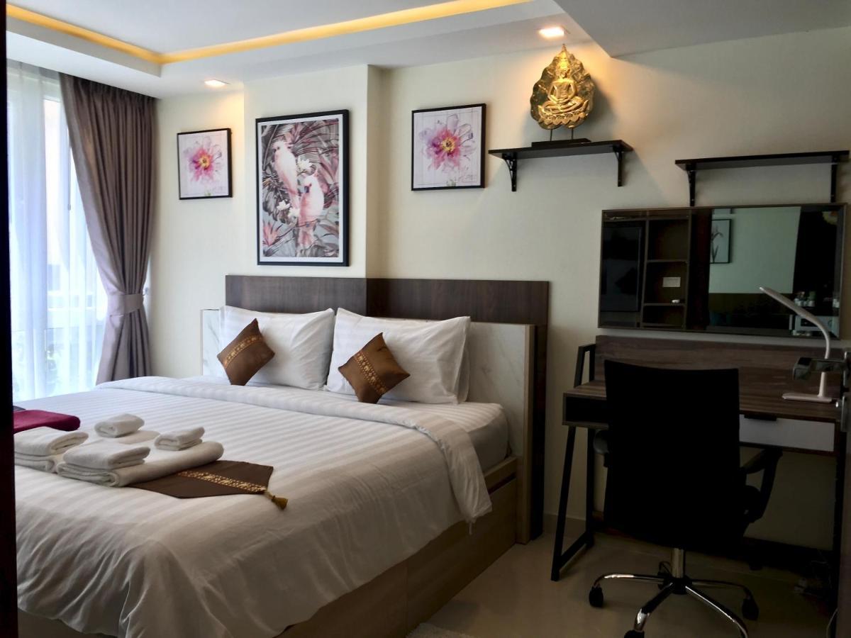 Luxury Business Suits In Grand Avenue By Pattaya City Estates Esterno foto