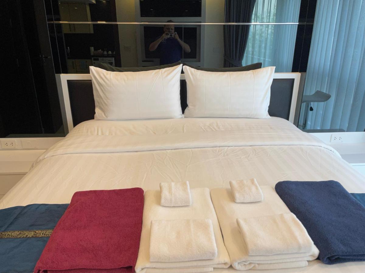Luxury Business Suits In Grand Avenue By Pattaya City Estates Esterno foto