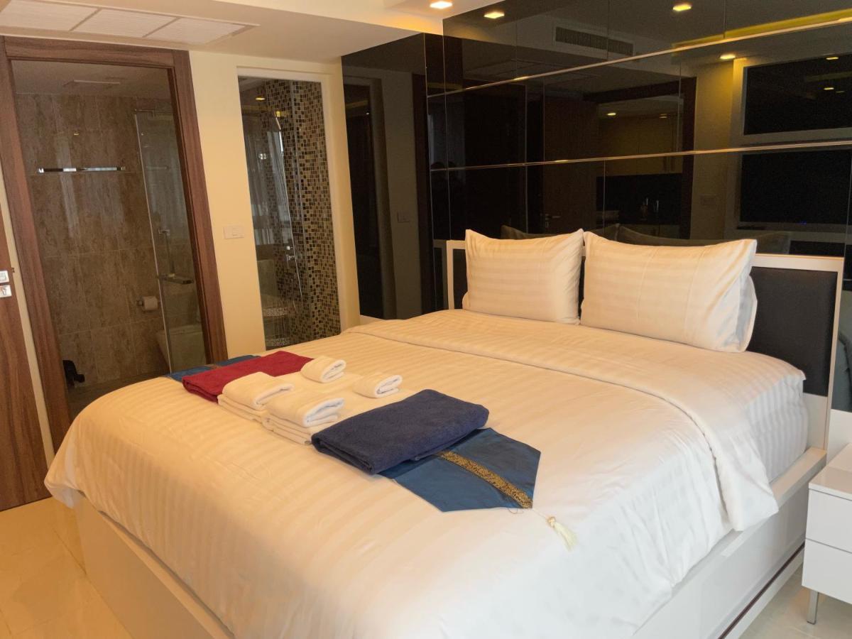 Luxury Business Suits In Grand Avenue By Pattaya City Estates Esterno foto