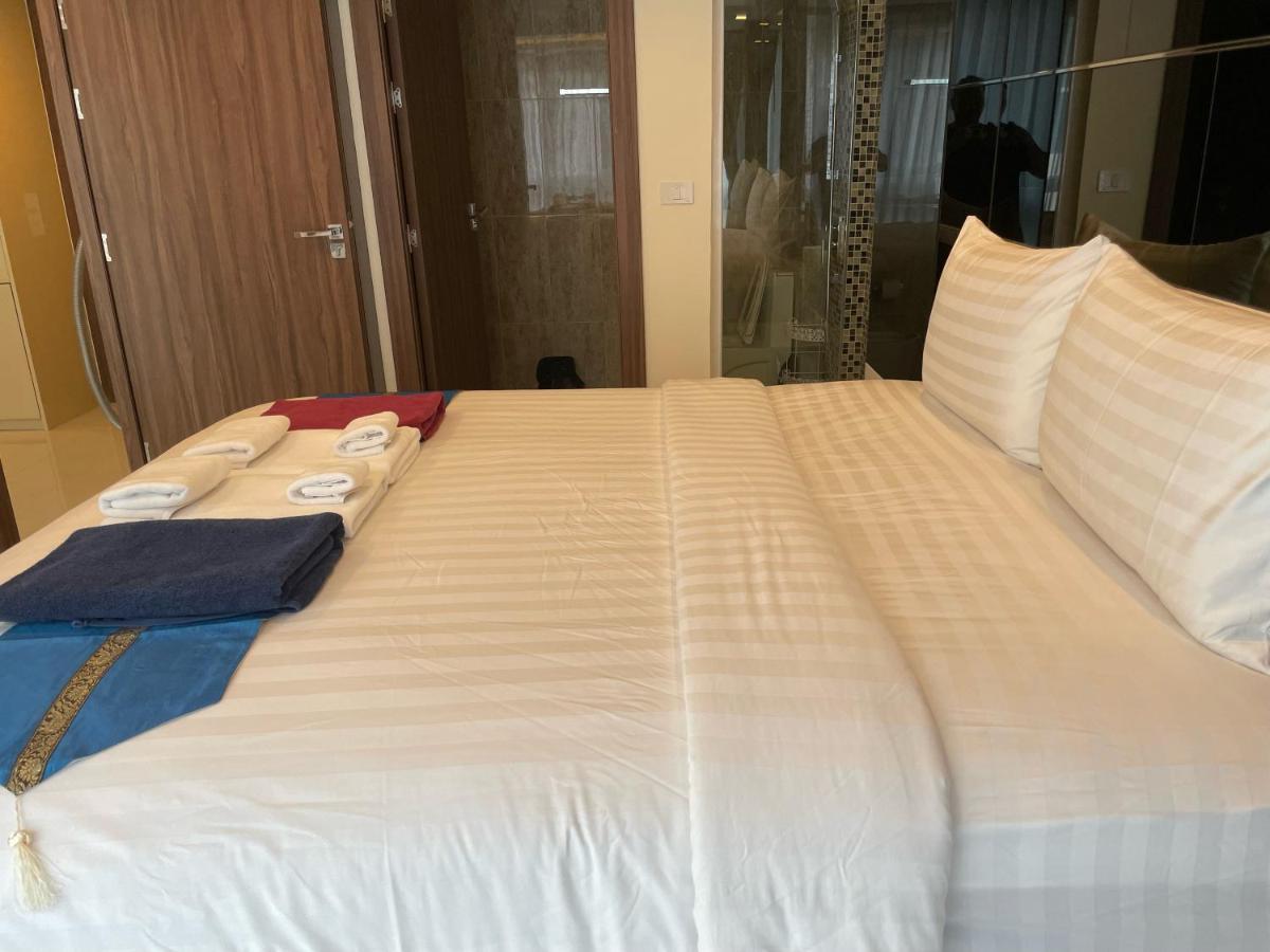 Luxury Business Suits In Grand Avenue By Pattaya City Estates Esterno foto