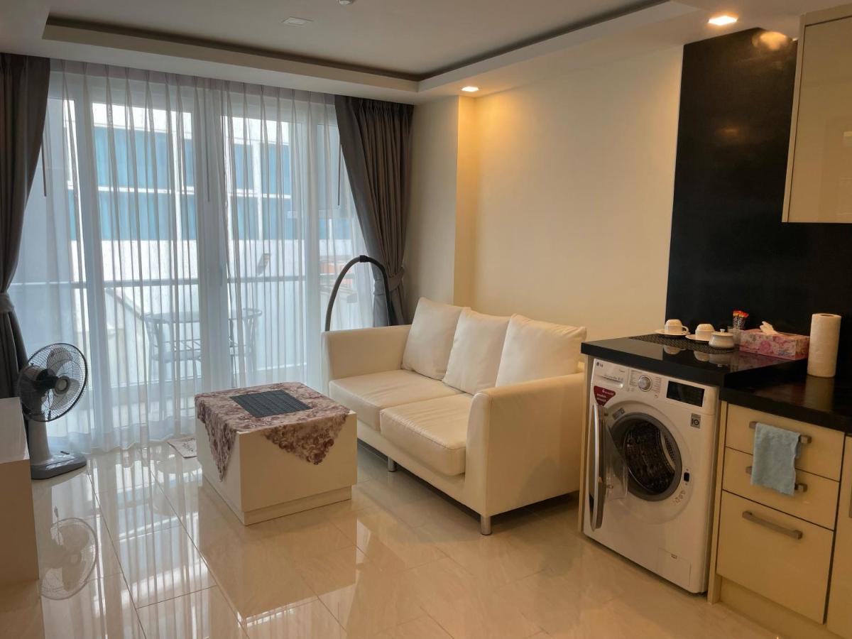 Luxury Business Suits In Grand Avenue By Pattaya City Estates Esterno foto