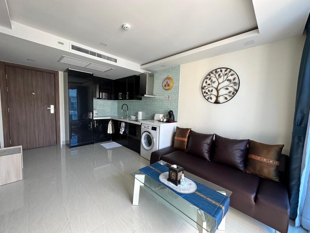 Luxury Business Suits In Grand Avenue By Pattaya City Estates Esterno foto