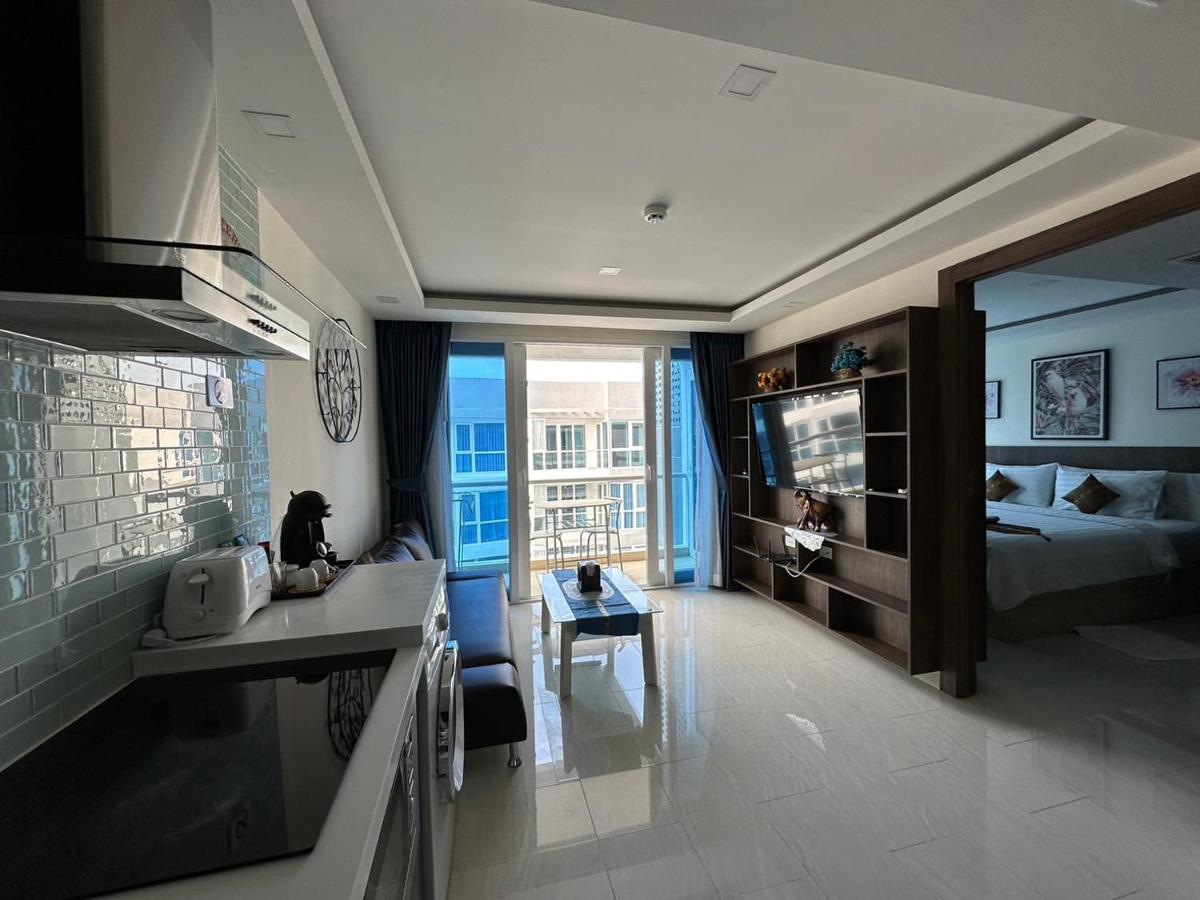 Luxury Business Suits In Grand Avenue By Pattaya City Estates Esterno foto