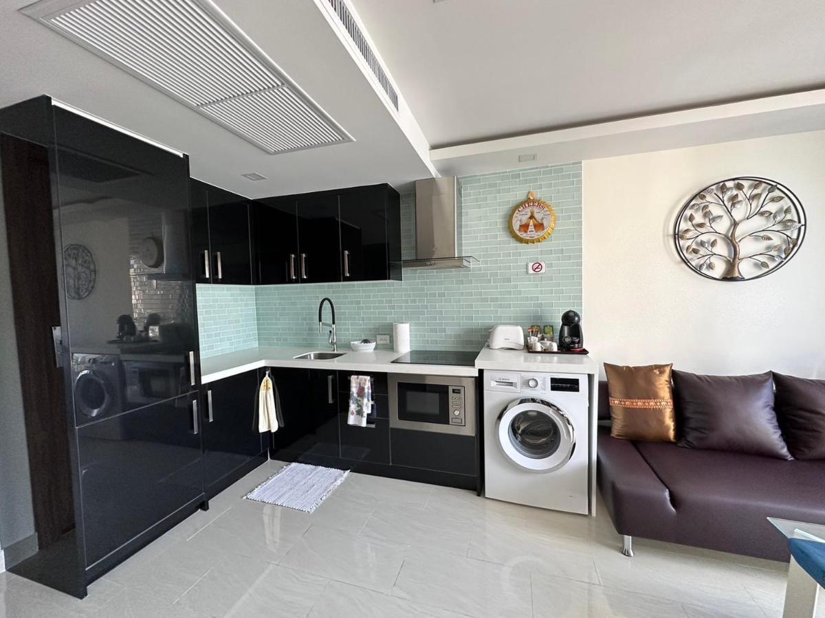 Luxury Business Suits In Grand Avenue By Pattaya City Estates Esterno foto