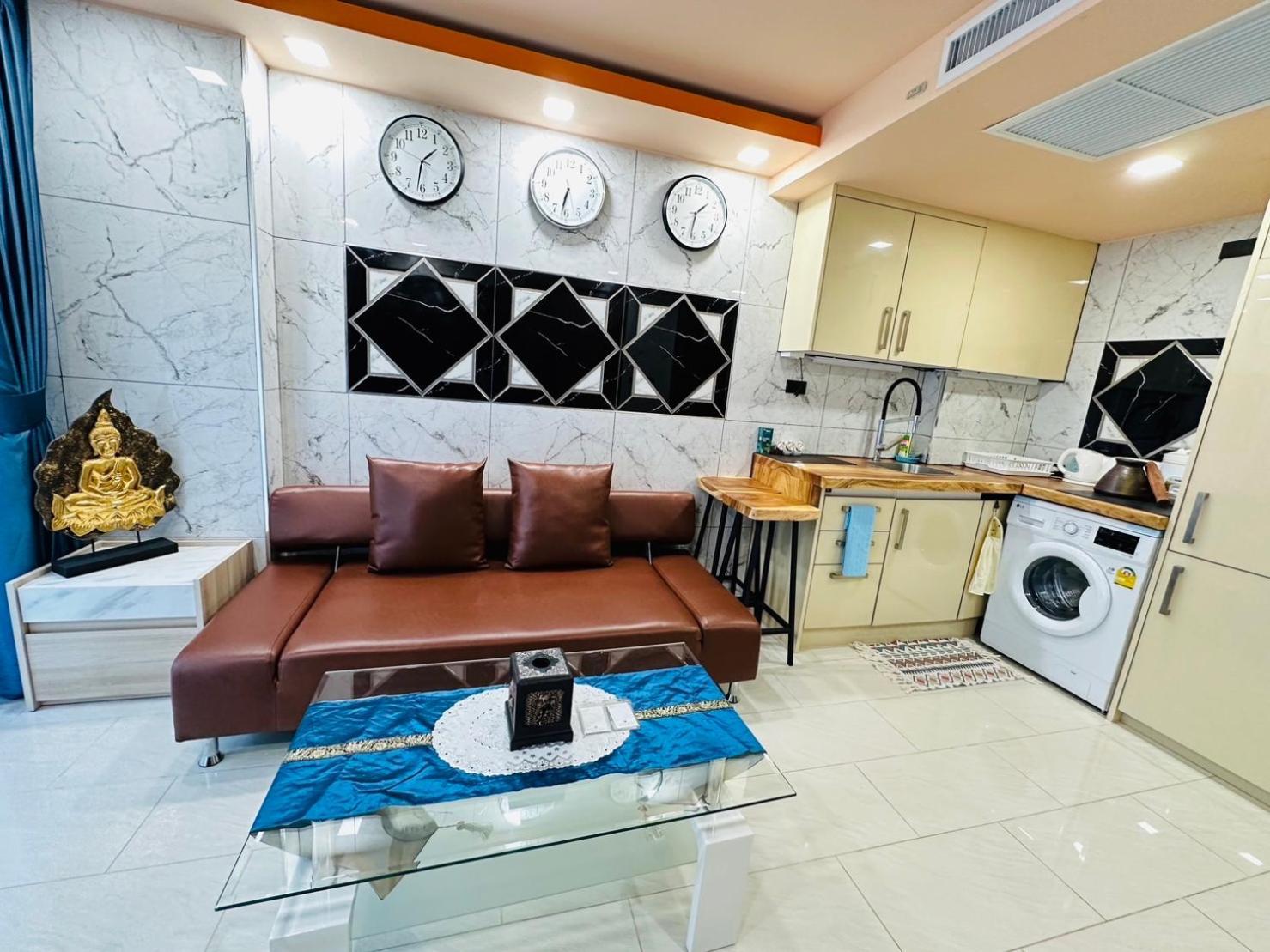 Luxury Business Suits In Grand Avenue By Pattaya City Estates Esterno foto