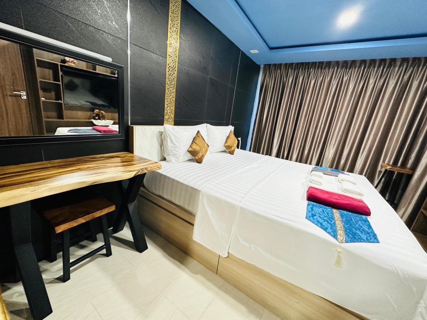 Luxury Business Suits In Grand Avenue By Pattaya City Estates Esterno foto