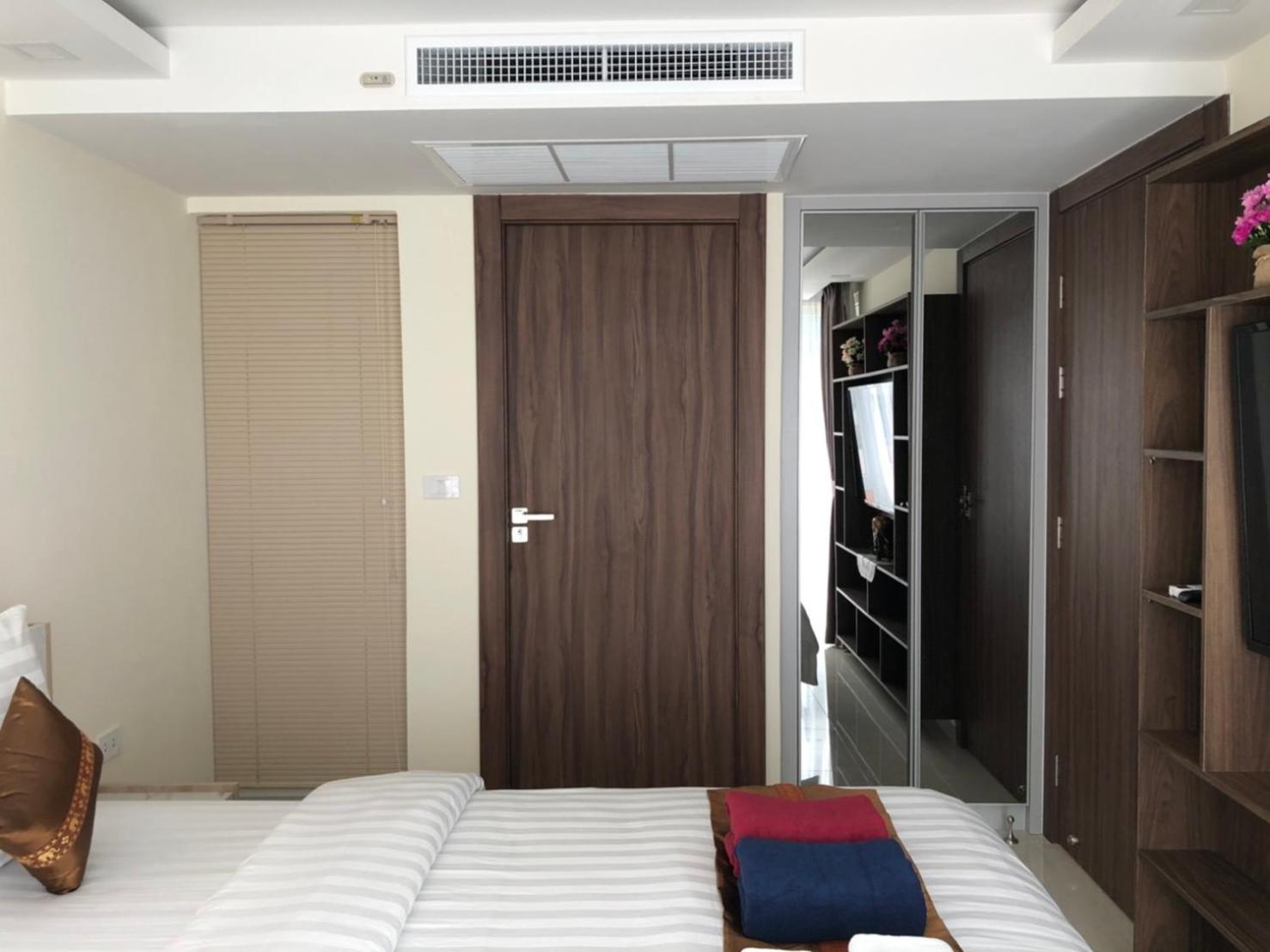 Luxury Business Suits In Grand Avenue By Pattaya City Estates Esterno foto