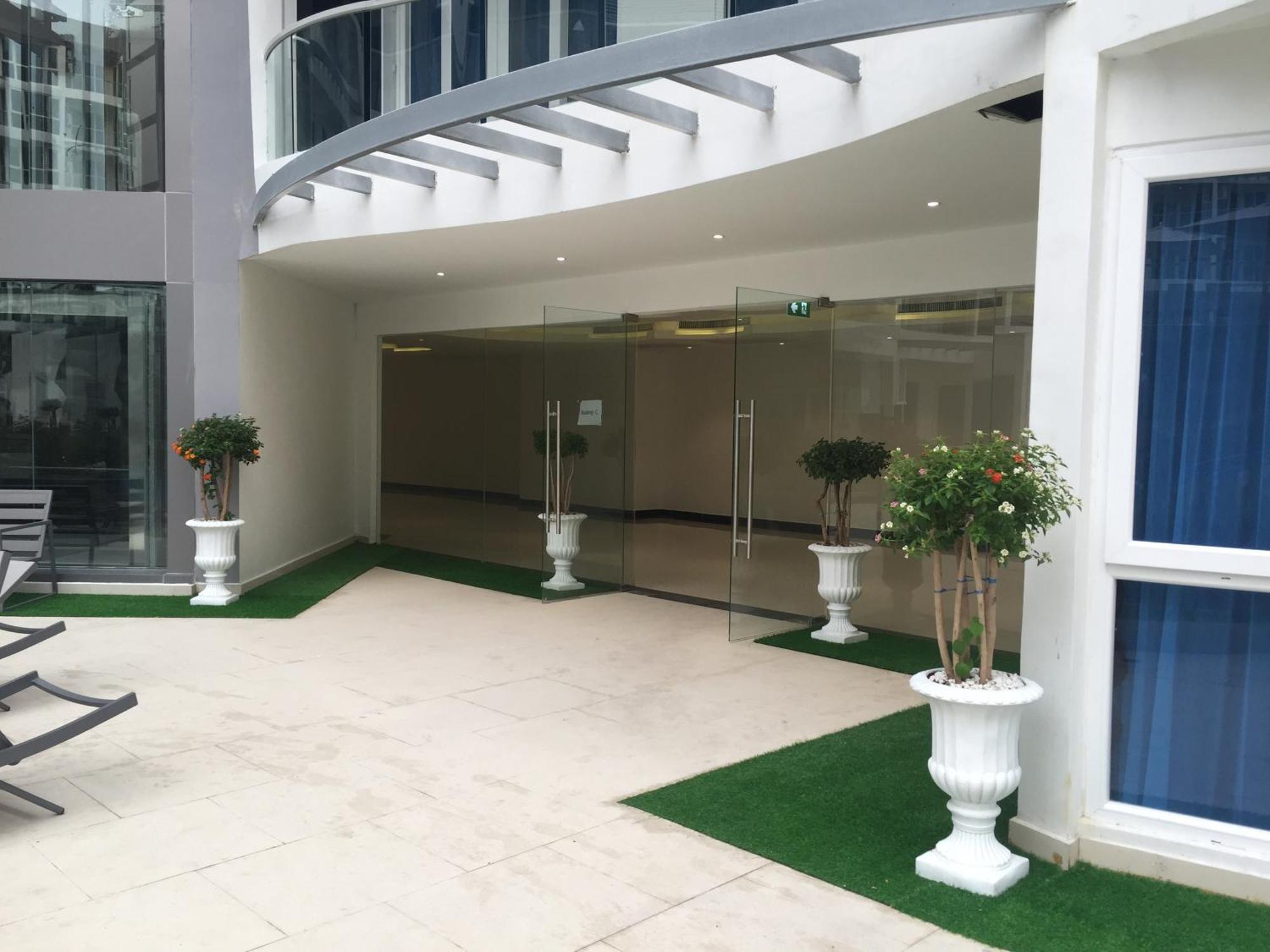 Luxury Business Suits In Grand Avenue By Pattaya City Estates Esterno foto