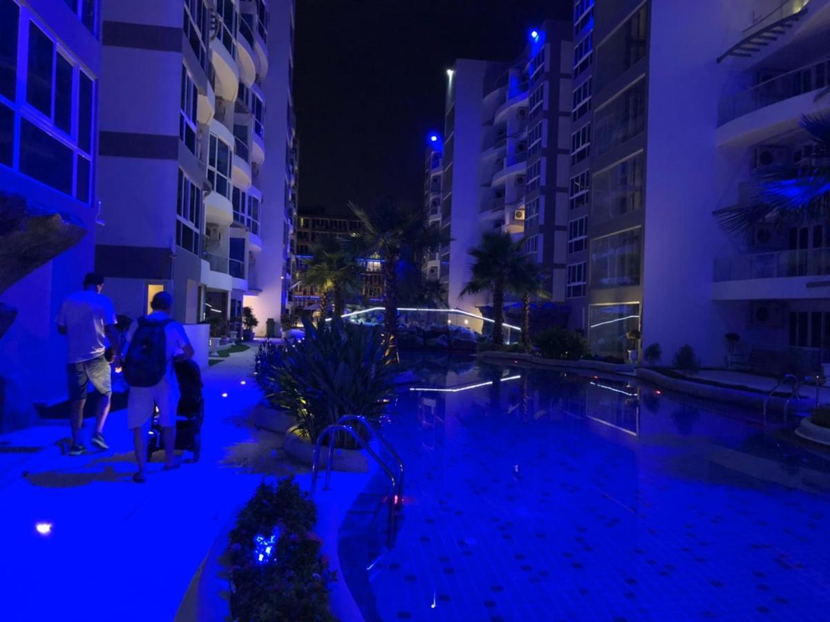 Luxury Business Suits In Grand Avenue By Pattaya City Estates Esterno foto