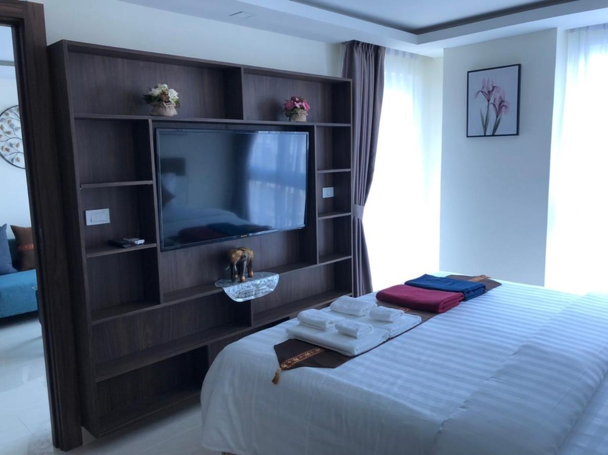 Luxury Business Suits In Grand Avenue By Pattaya City Estates Esterno foto