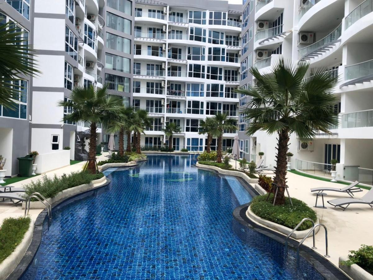 Luxury Business Suits In Grand Avenue By Pattaya City Estates Esterno foto